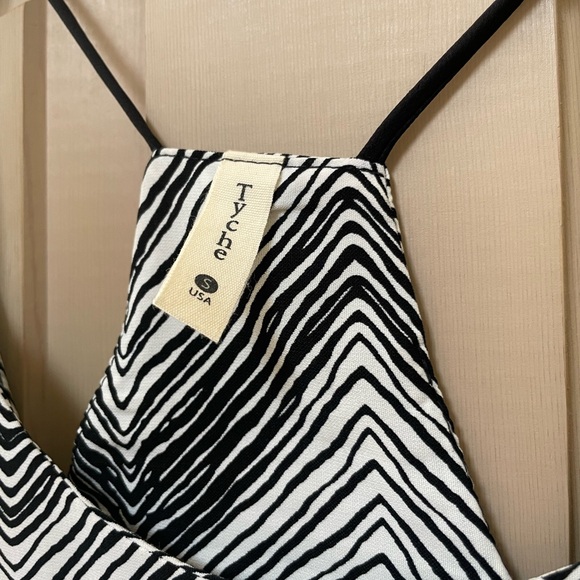 Tyche Chevron Strappy Tank Top - Picture 3 of 4